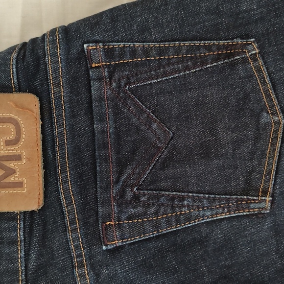 Marc by Marc Jacobs low rise denim shorts. - Picture 10 of 15